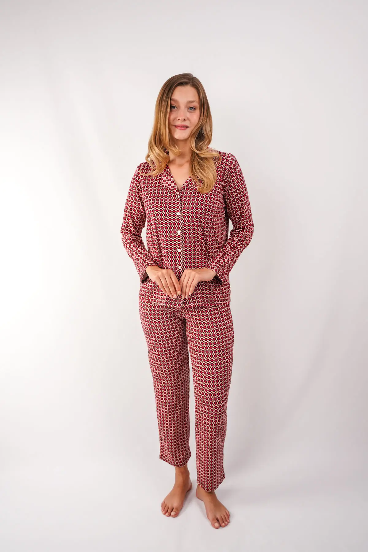 Yumuşak Dokulu e Kırmızı Desenli Kadın Pijama Takımı