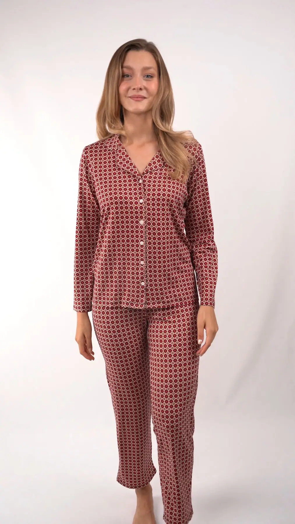 Yumuşak Dokulu e Kırmızı Desenli Kadın Pijama Takımı