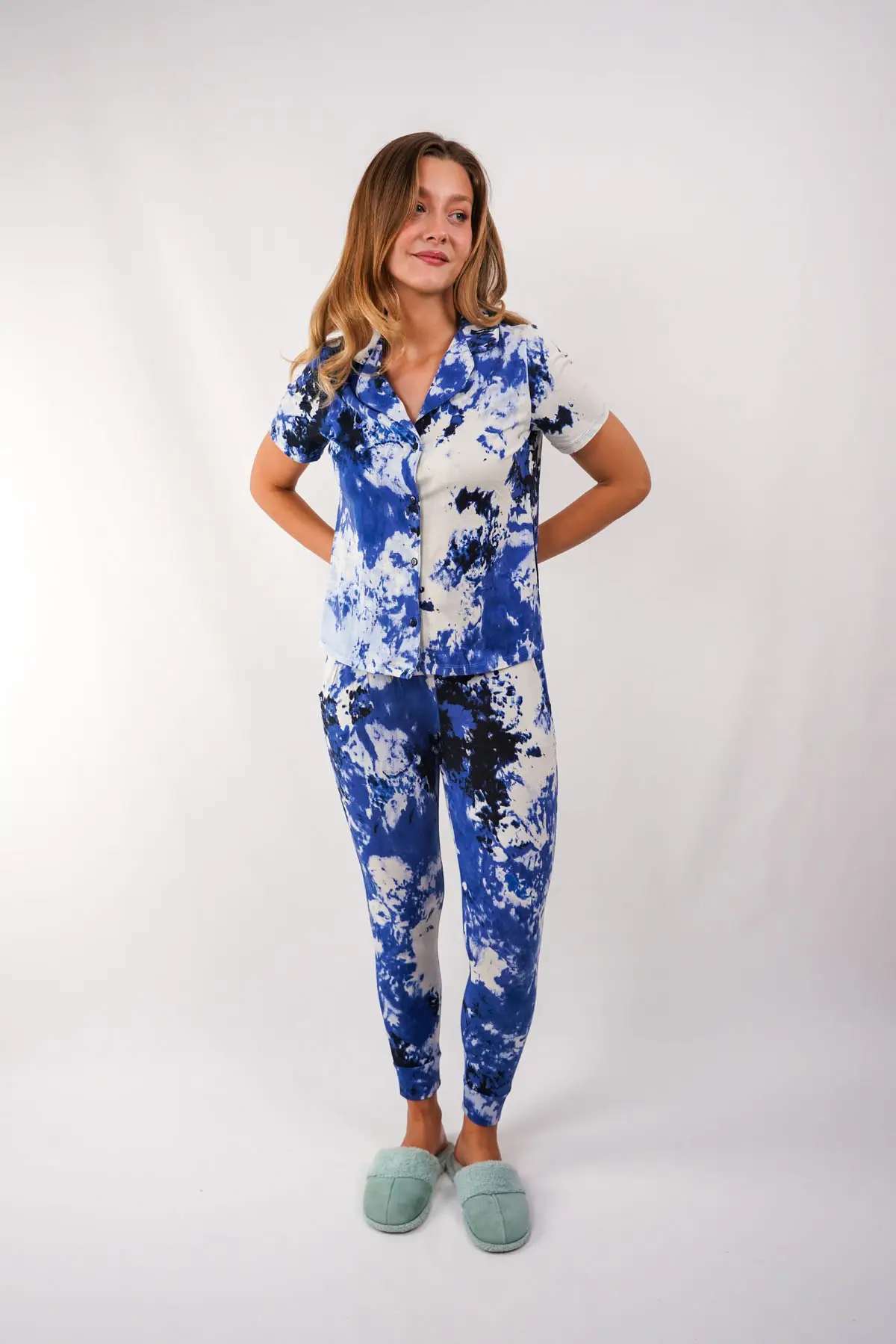 Mavi Beyaz Batik Desenli Pijama Takımı