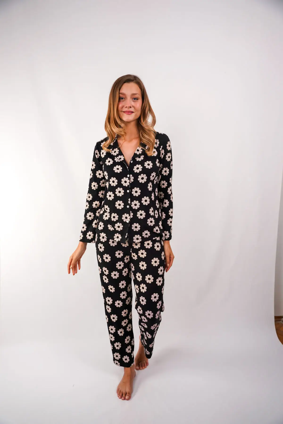 Yumuşak Dokulu Ve Çiçek Desenli Kadın Pijama Takımı