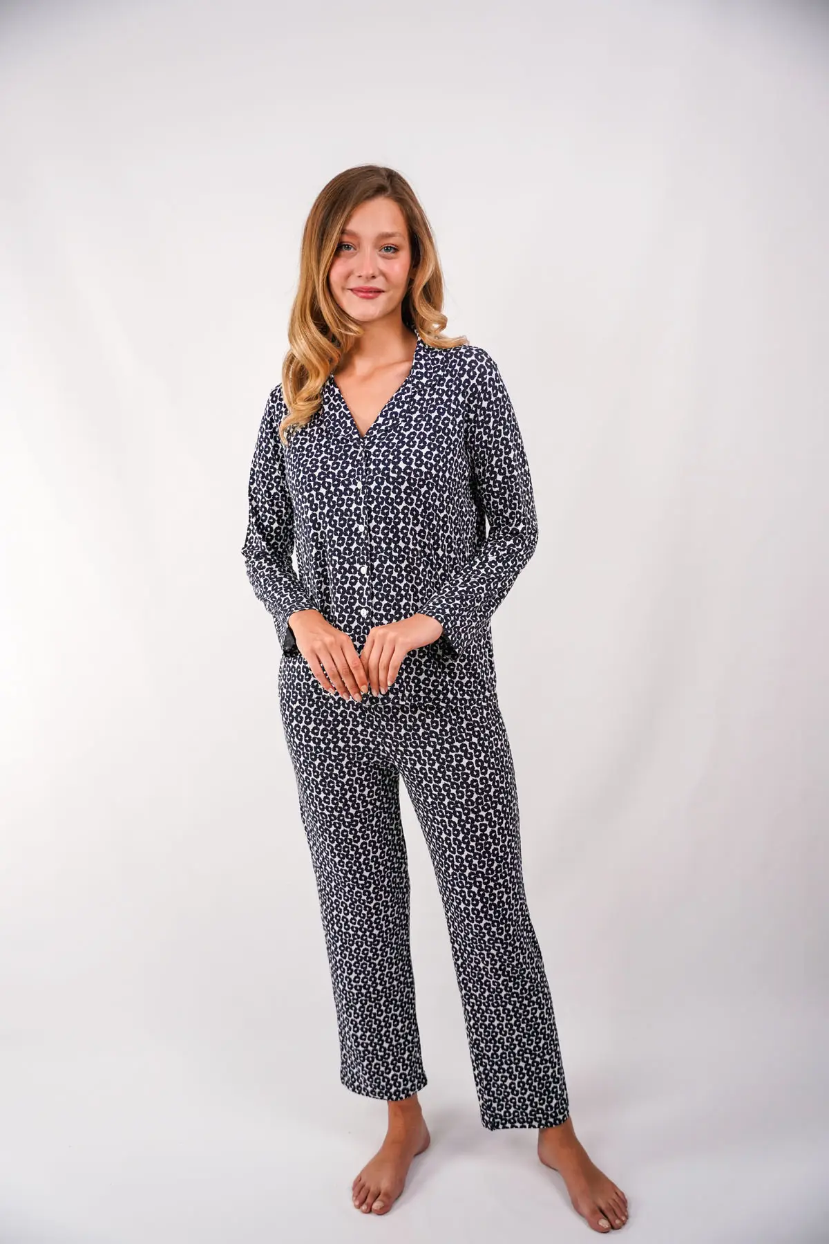 Yumuşak Dokulu Ve Siyah Beyaz Halka Desenli Kadın Pijama Takımı